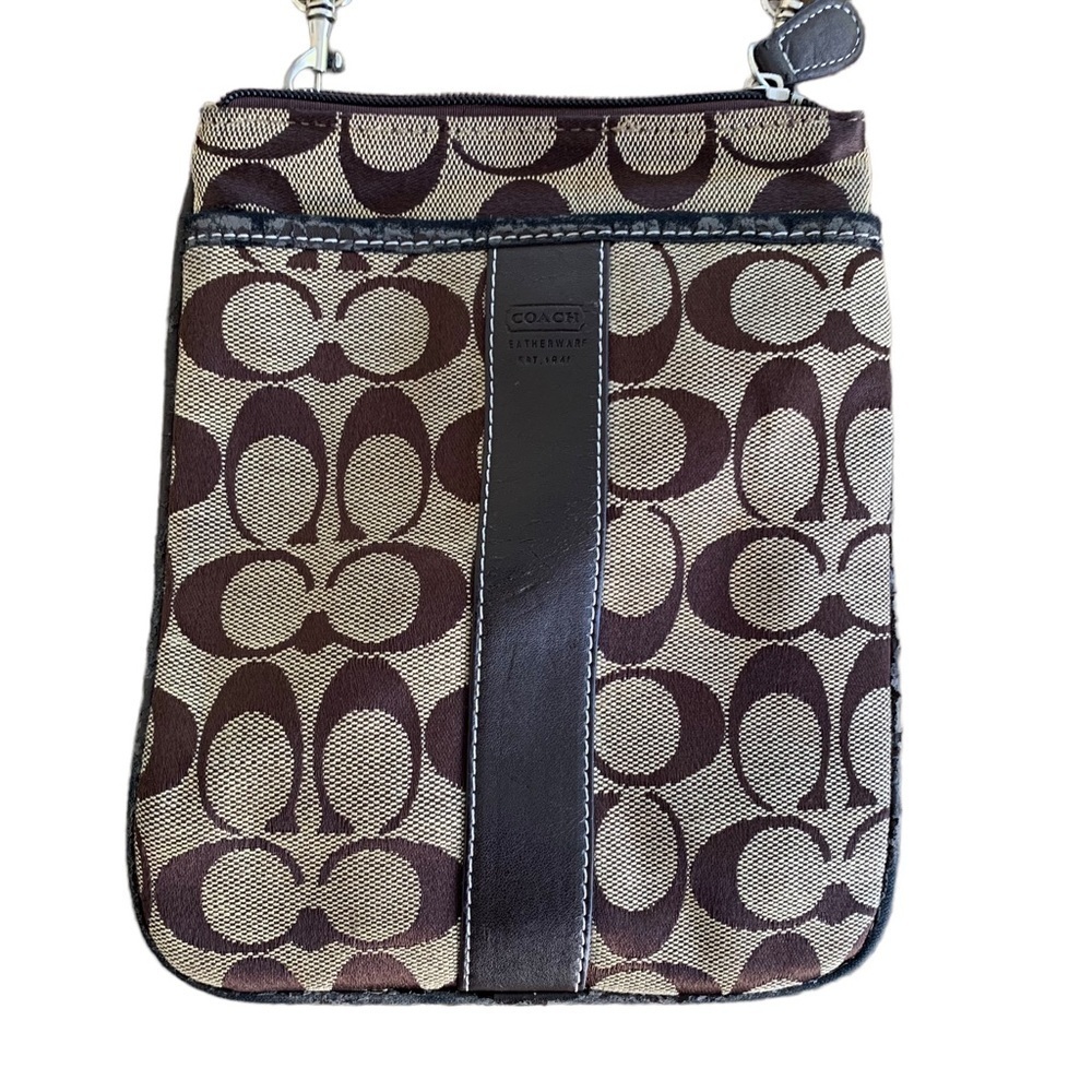 Classic Coach Crossbody Signature Handbag